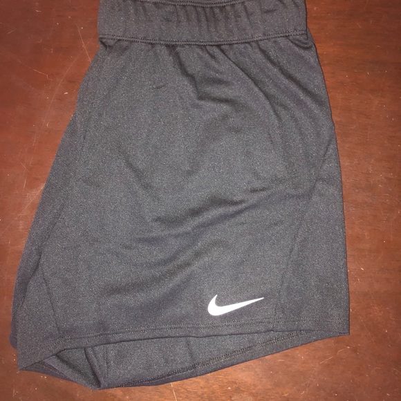 ‼️CLOSET CLOSE OUT‼️NWT NIKE SHORTS LAST PAIR - Picture 2 of 3